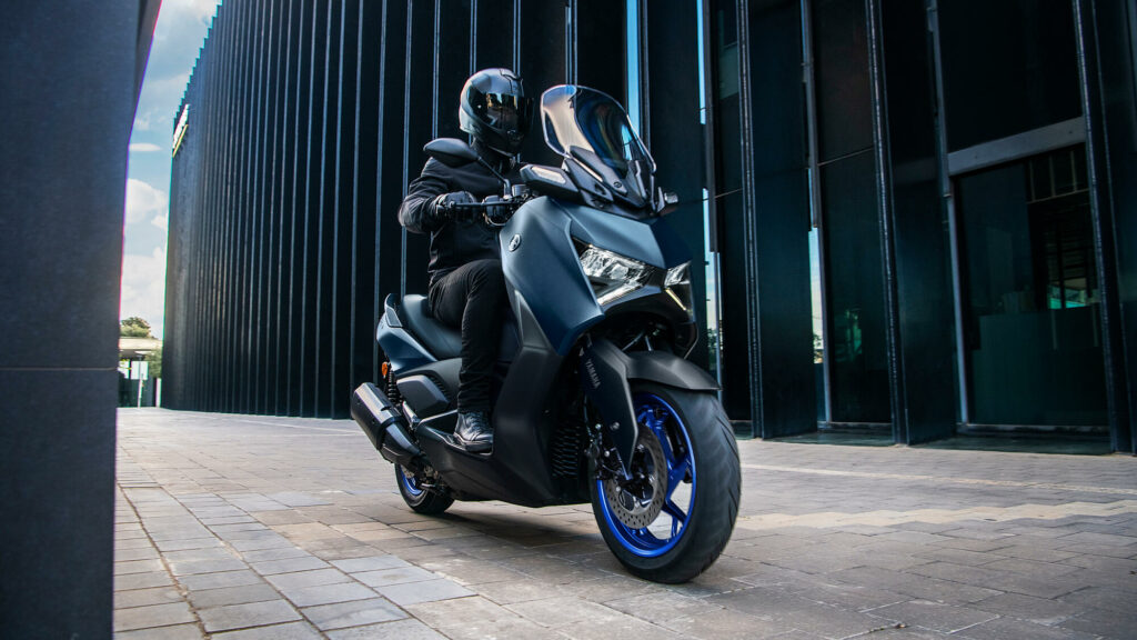 Yamaha XMAX 300 Sport: Blue Core de 300 cc