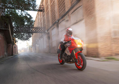 XSR 900 GP Legand Red calle