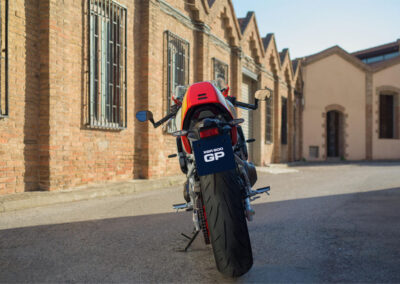 XSR 900 GP Legand Red calle trasera