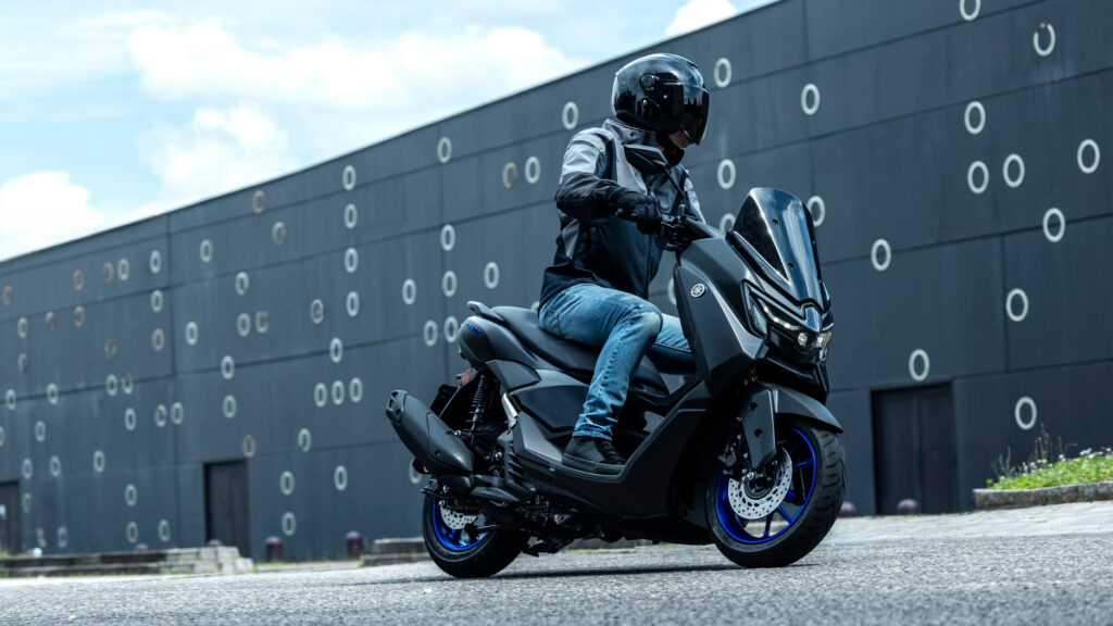 Yamaha NMAX Urban: Estilo MAX y faro de doble óptica