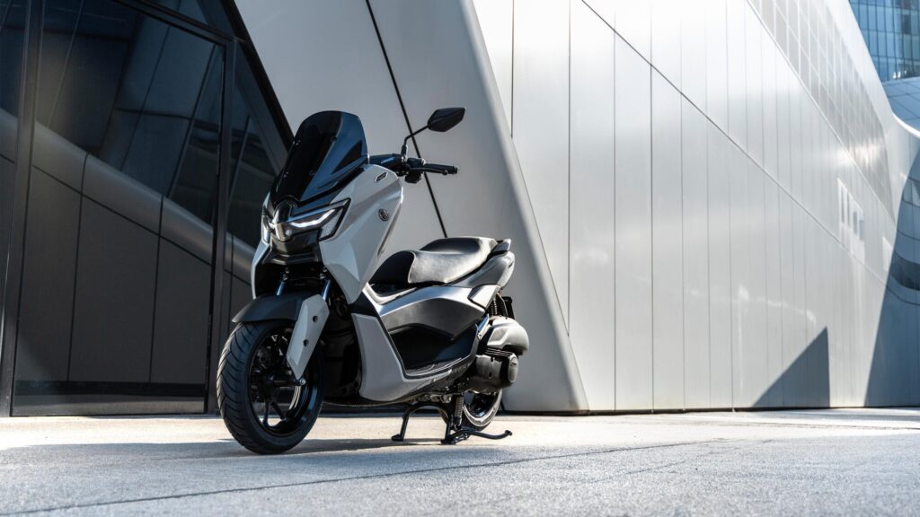 Yamaha NMAX Tech Max Urban: Estilo MAX y faro de doble óptica