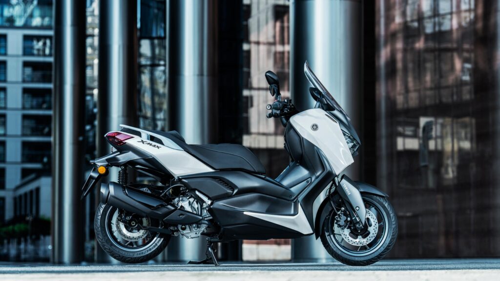 Yamaha XMAX 300 Tech Max Sport: Blue Core de 300 cc