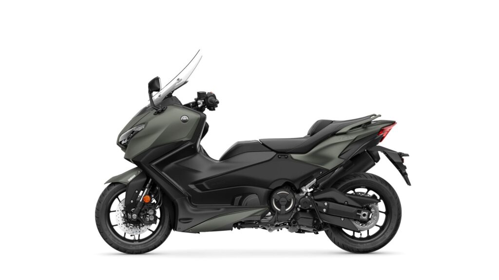 Yamaha TMAX 560 Sport: Aluminio ligero y frenos de gran diámetro