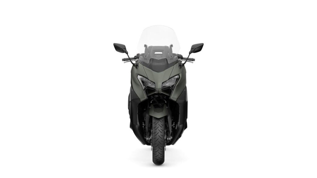 Yamaha TMAX 560 Sport: Pantalla de 7" y navegación Garmin