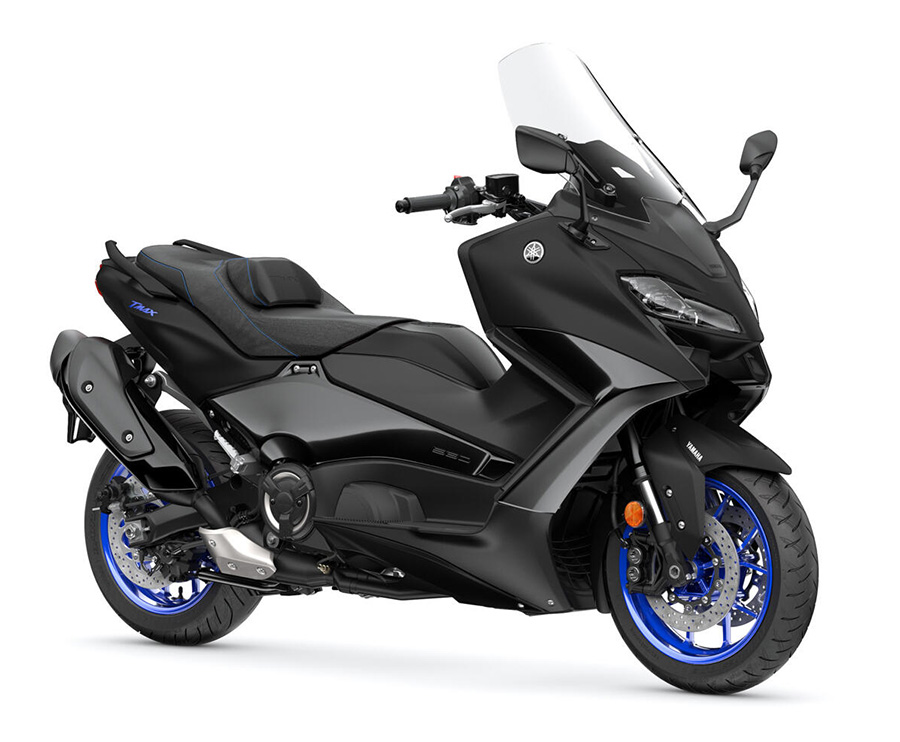YAMAHA MT07 2023 COLOR AZUL SOBRE FONDO BLANCO EN DIAGONAL DERECHO