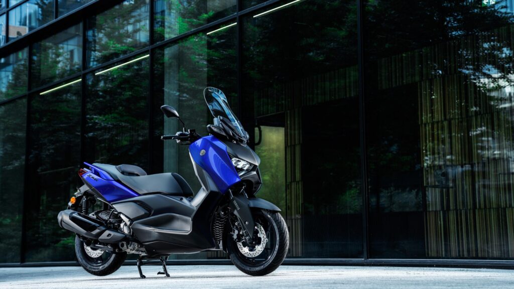 Yamaha XMAX 300 Performance: Blue Core de 300 cc