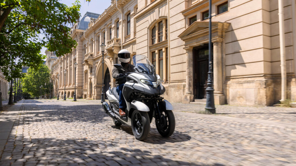 Yamaha TRICITY 300 Airbag: Tecnología Leaning Multi Wheel