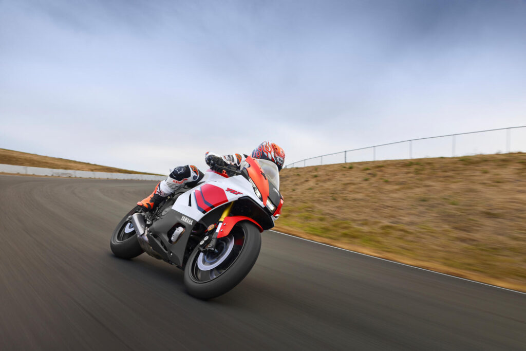 Yamaha R7 70th Anniversary: IMU de seis ejes de la R1