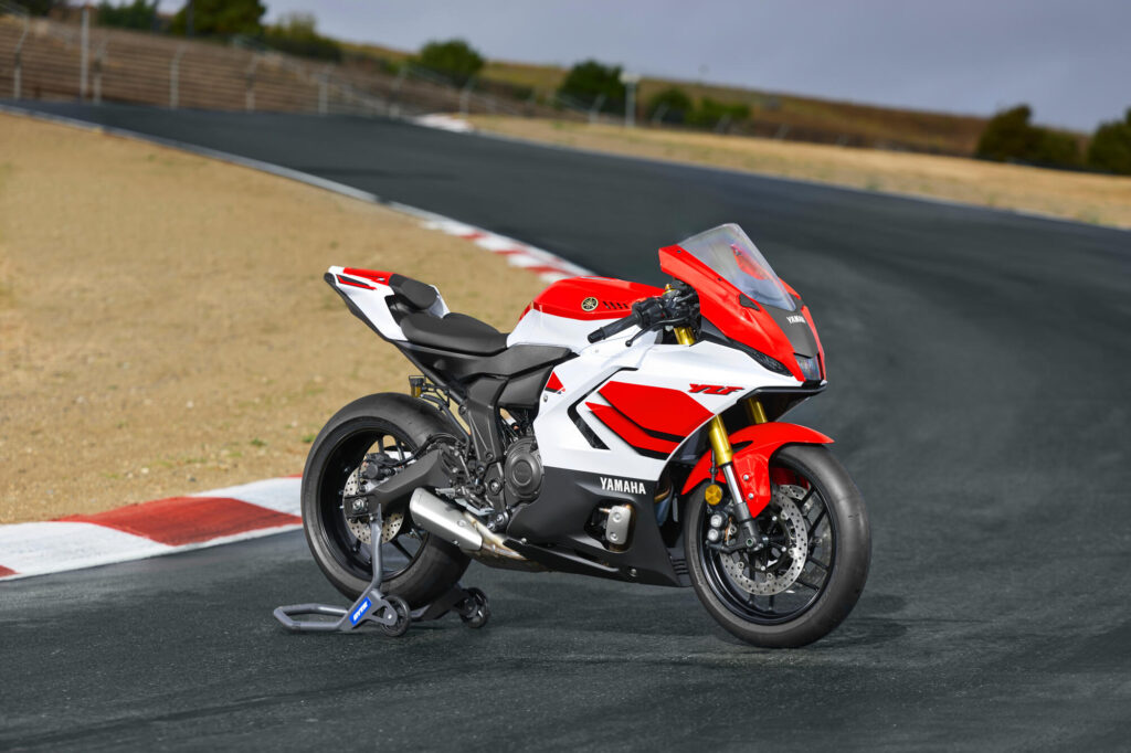 Yamaha R7 70th Anniversary: QSS y TFT de 5"