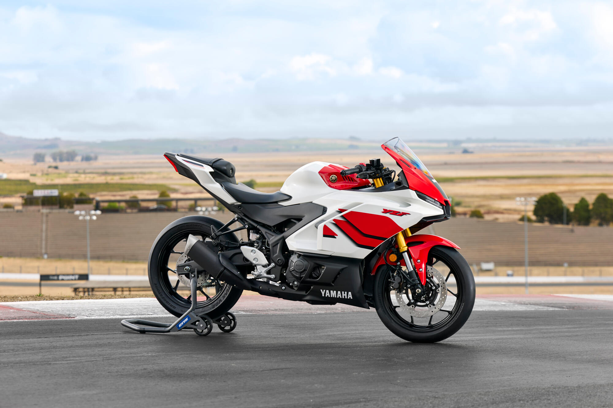 Yamaha R3 70th Anniversary 4