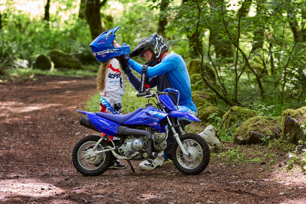 Yamaha TT-R50E: Estilo YZ