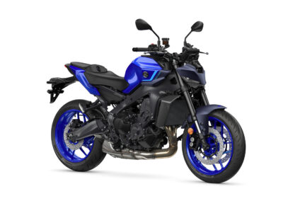 Yamaha MT-09 2027 en Icon Blue (estudio)