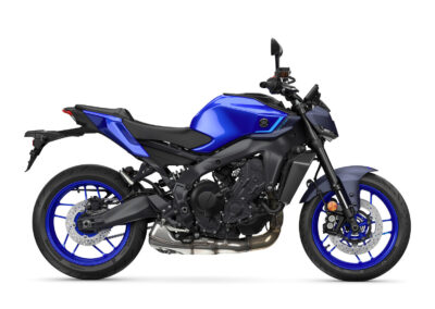 Yamaha MT-09 2027 en Icon Blue (estudio)