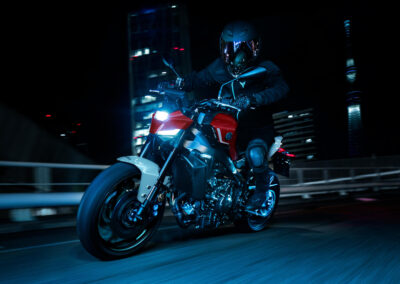 Yamaha MT-09 2027 en Redline (en acción)