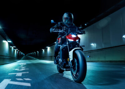 Yamaha MT-09 2027 en Redline (en acción)
