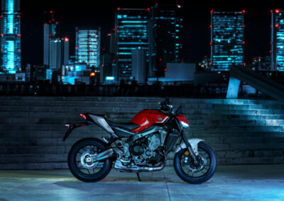 Yamaha MT-09 2027 en Redline (estática)