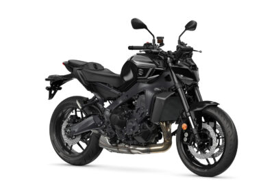 Yamaha MT-09 2027 en Tech Black (estudio)
