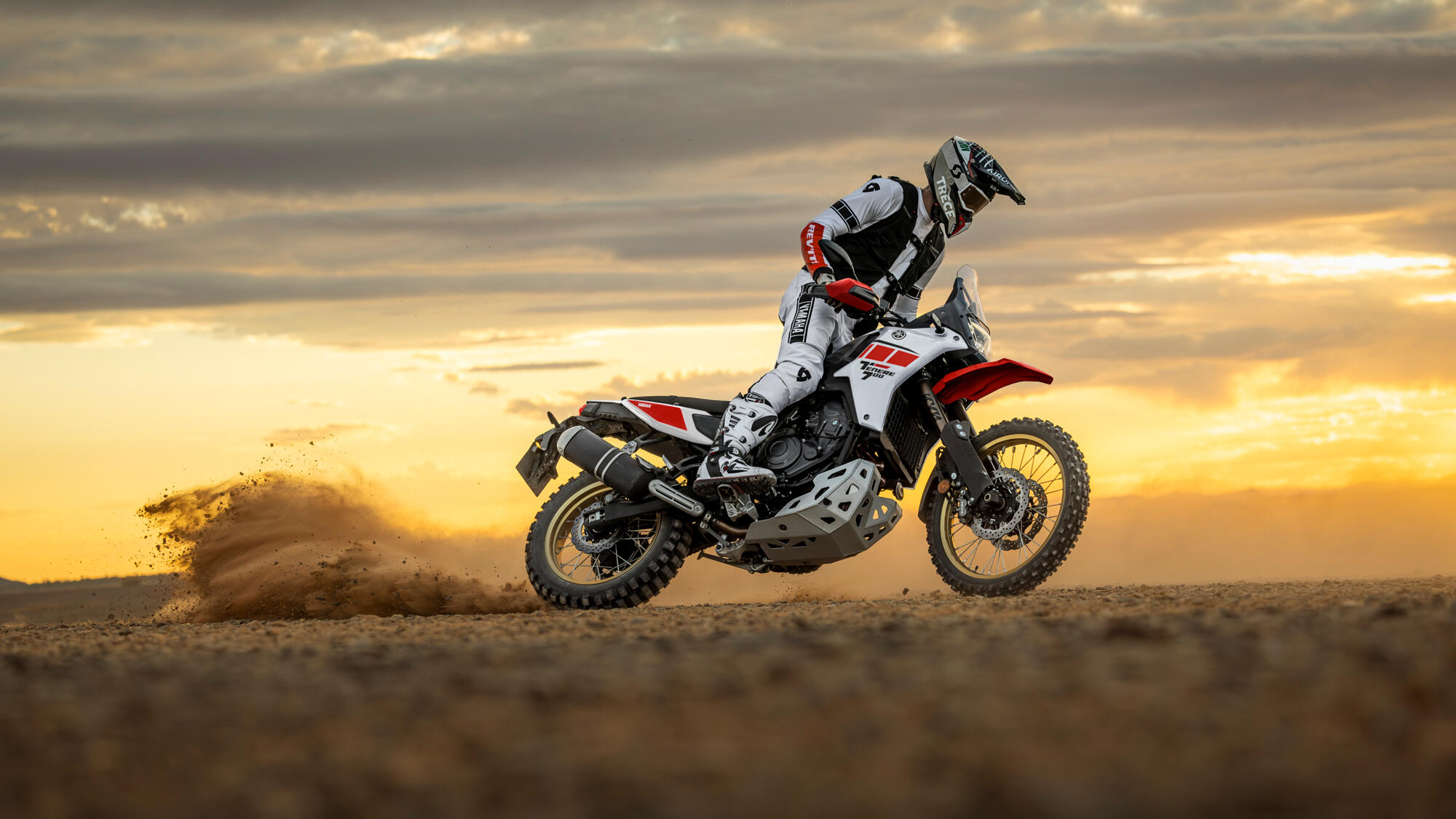Yamaha Ténéré 700 Rally 2027 en Heritage White (en acción)