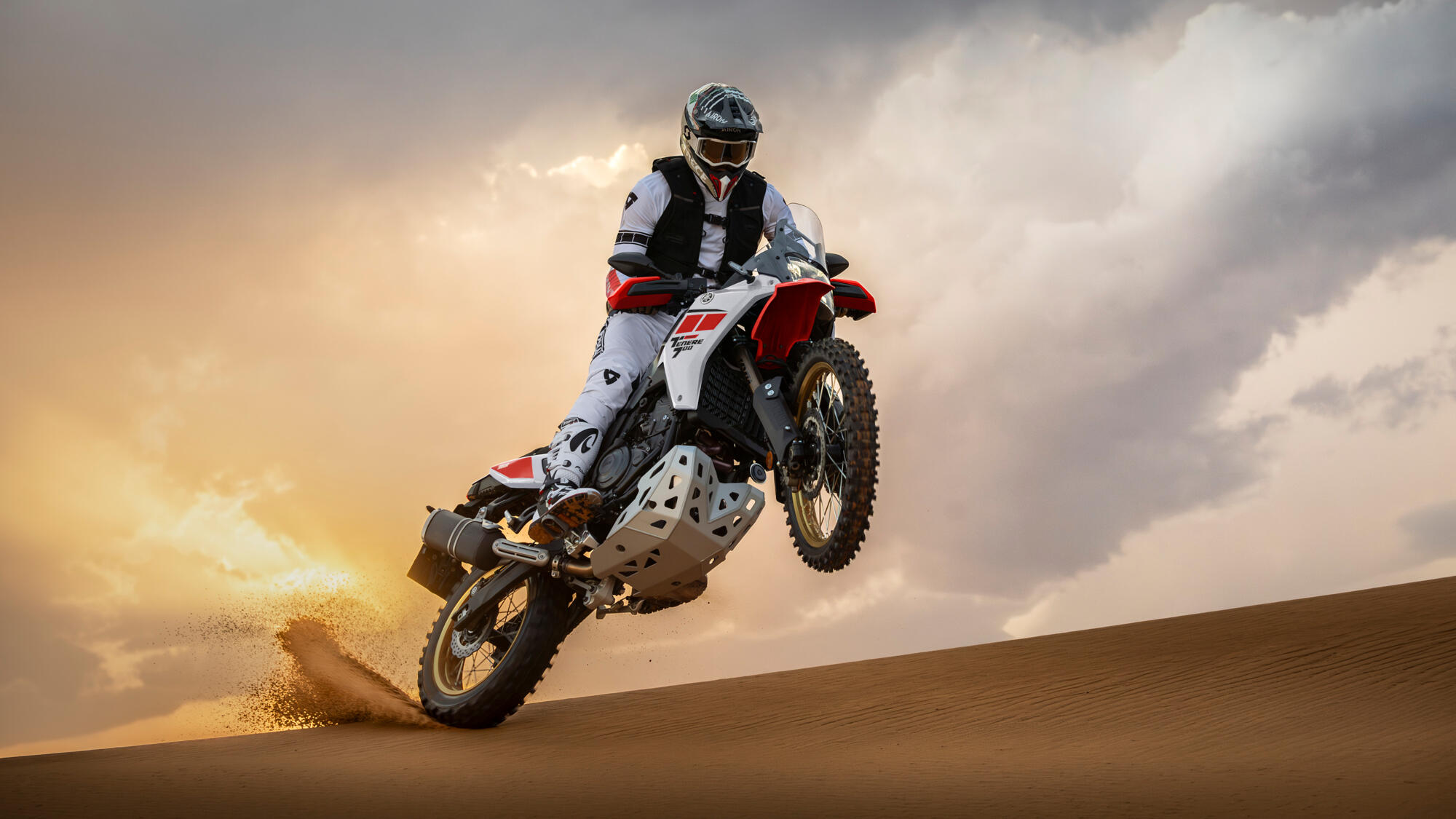 Yamaha Ténéré 700 Rally 2027 en Heritage White (en acción)