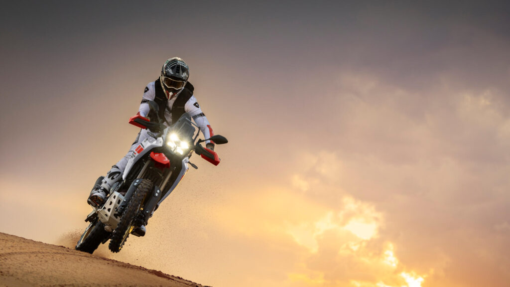 Yamaha Ténéré 700 Rally: Ergonomía de pie