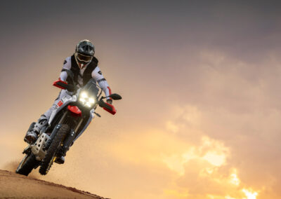 Yamaha Ténéré 700 Rally 2027 en Heritage White (en acción)