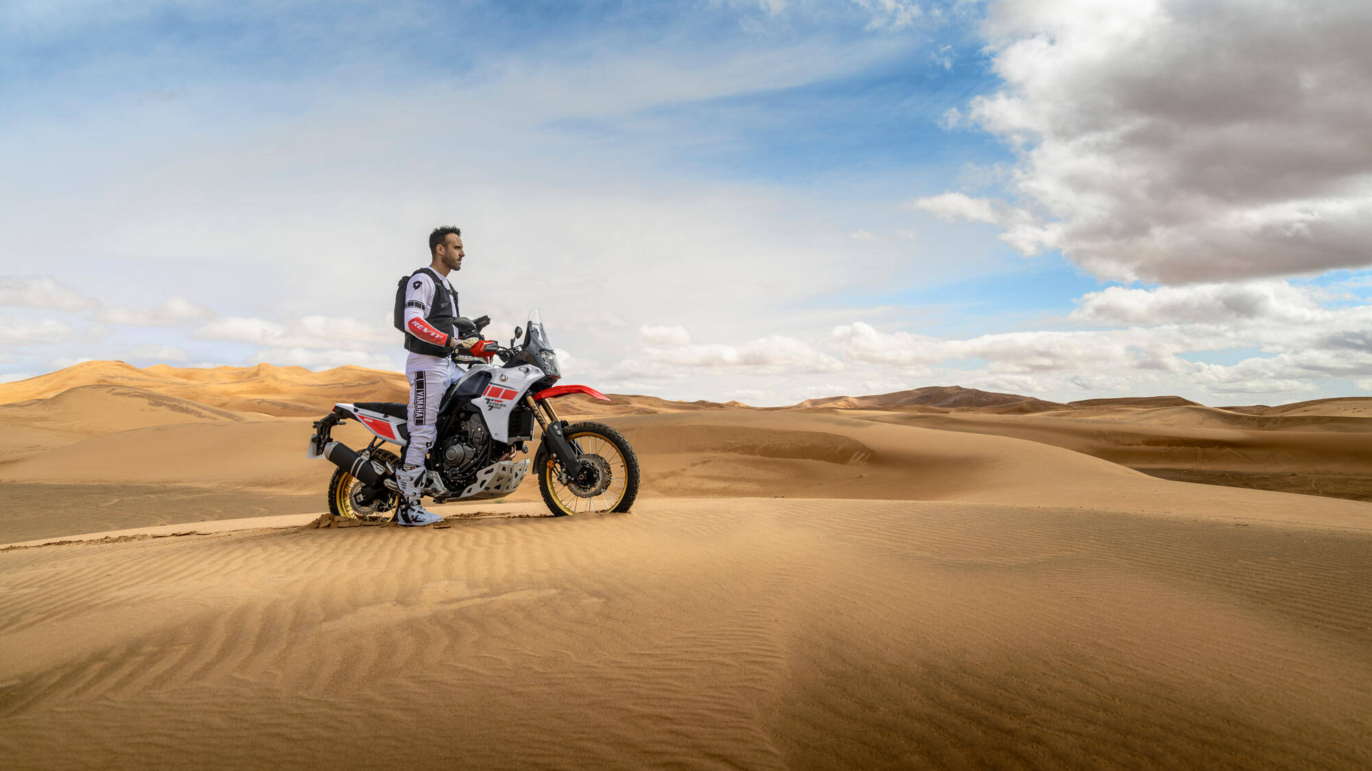 Yamaha Ténéré 700 Rally 2027 en Heritage White (estática)