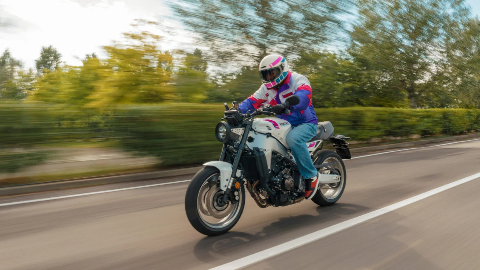 Yamaha XSR900 Neon White en BCN Motorbikes Barcelona