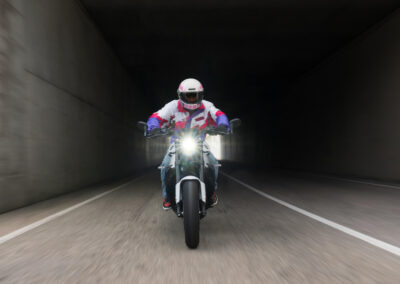 Yamaha XSR900 2027 en el nuevo color Neon White · BCN Motorbikes Barcelona