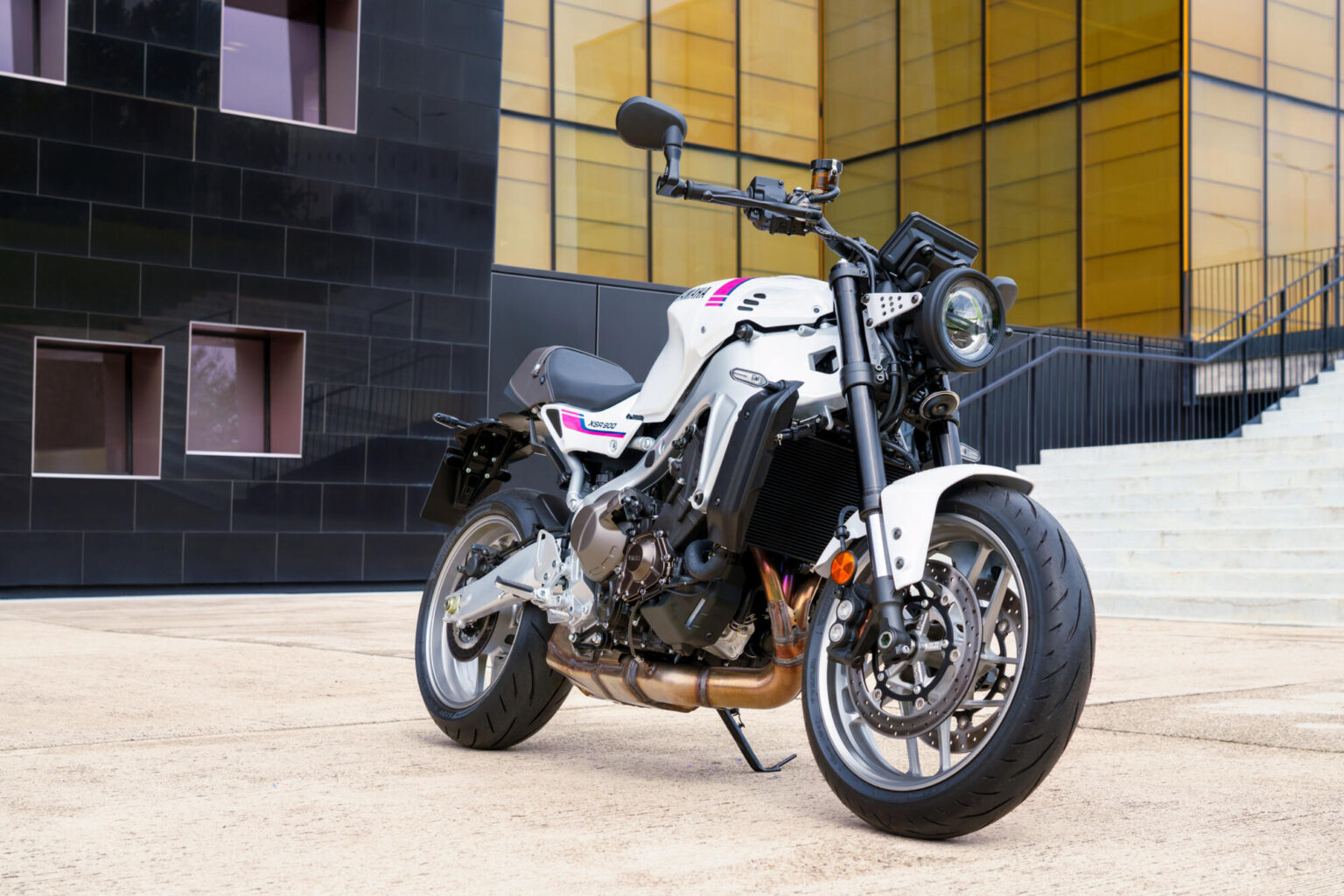 Vídeo oficial Yamaha XSR900 Neon White