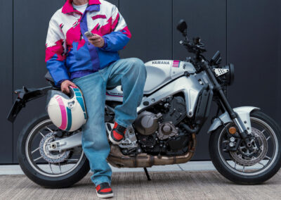 Yamaha XSR900 2027 en el nuevo color Neon White · BCN Motorbikes Barcelona