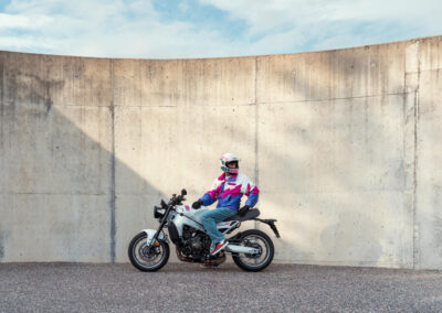 Yamaha XSR900 2027 en el nuevo color Neon White · BCN Motorbikes Barcelona
