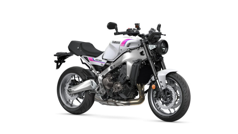 Yamaha XSR900 2027 en el nuevo color Neon White · BCN Motorbikes Barcelona