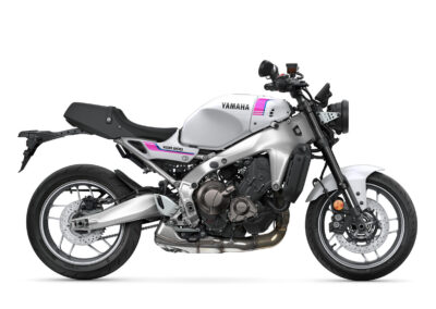 Yamaha XSR900 2027 en el nuevo color Neon White · BCN Motorbikes Barcelona